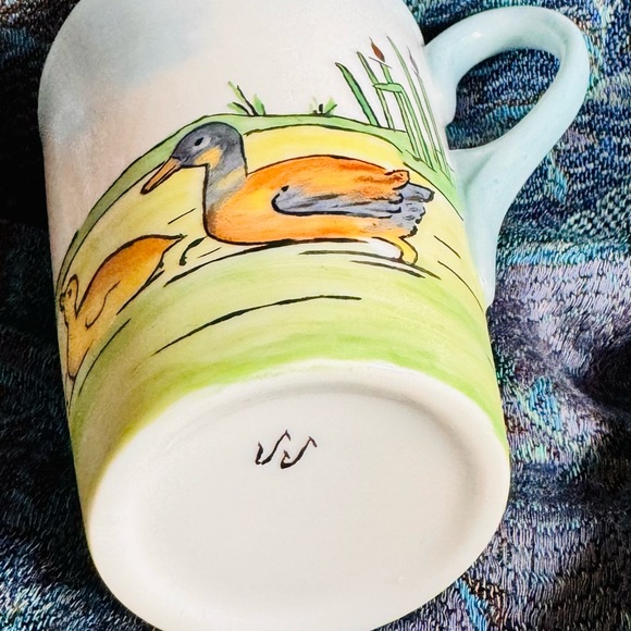 Vintage/antique teacup. Shipping not included in price. See photos for more. - Picture 4 of 4